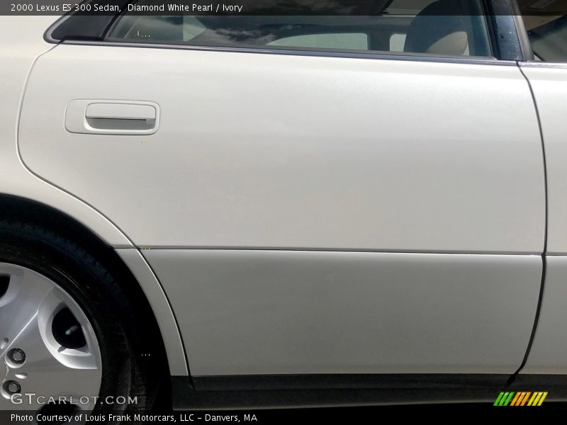 Diamond White Pearl / Ivory 2000 Lexus ES 300 Sedan