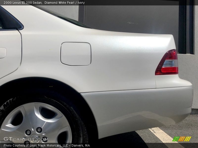 Diamond White Pearl / Ivory 2000 Lexus ES 300 Sedan