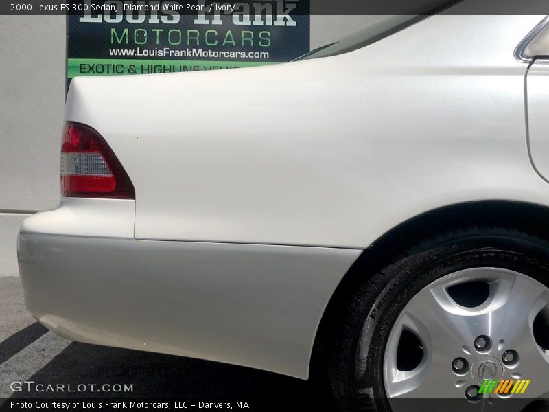 Diamond White Pearl / Ivory 2000 Lexus ES 300 Sedan