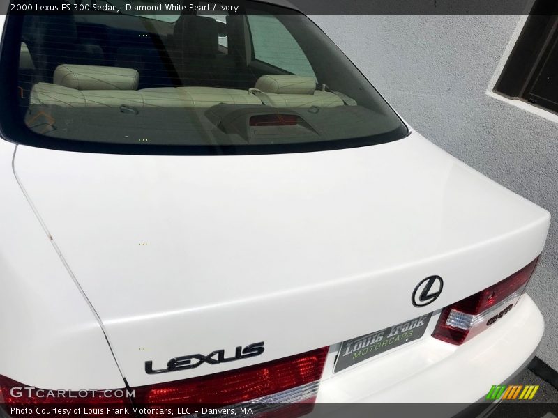 Diamond White Pearl / Ivory 2000 Lexus ES 300 Sedan