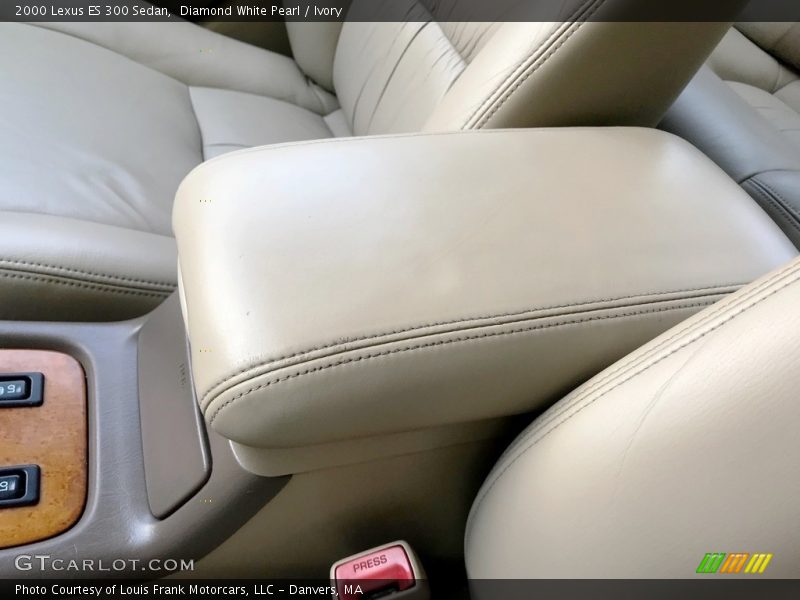 Diamond White Pearl / Ivory 2000 Lexus ES 300 Sedan