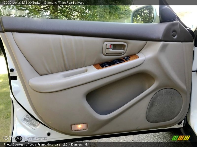 Diamond White Pearl / Ivory 2000 Lexus ES 300 Sedan