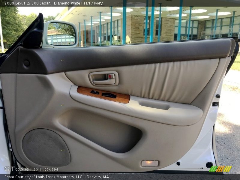 Diamond White Pearl / Ivory 2000 Lexus ES 300 Sedan