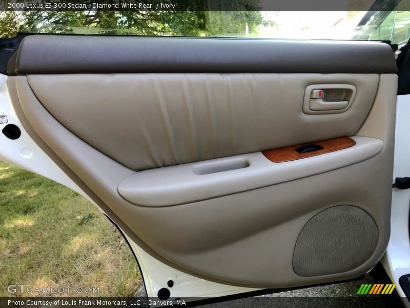 Diamond White Pearl / Ivory 2000 Lexus ES 300 Sedan