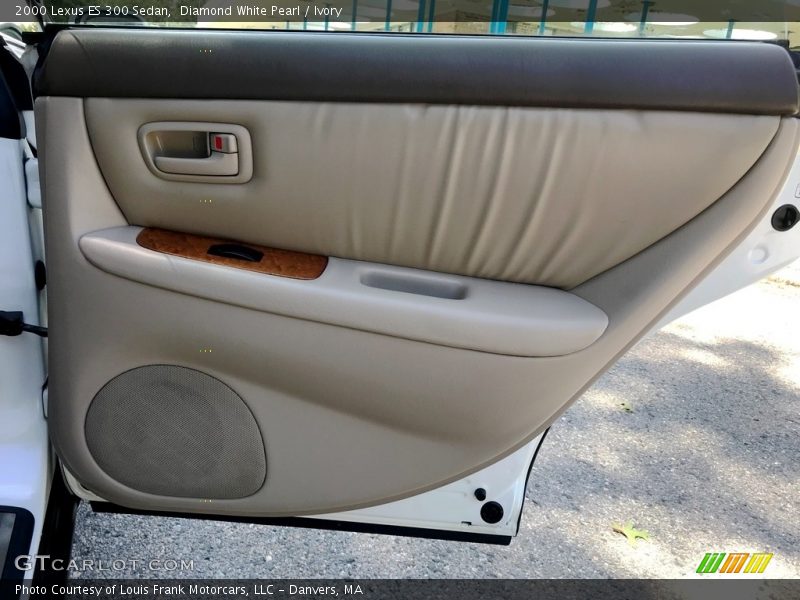 Diamond White Pearl / Ivory 2000 Lexus ES 300 Sedan