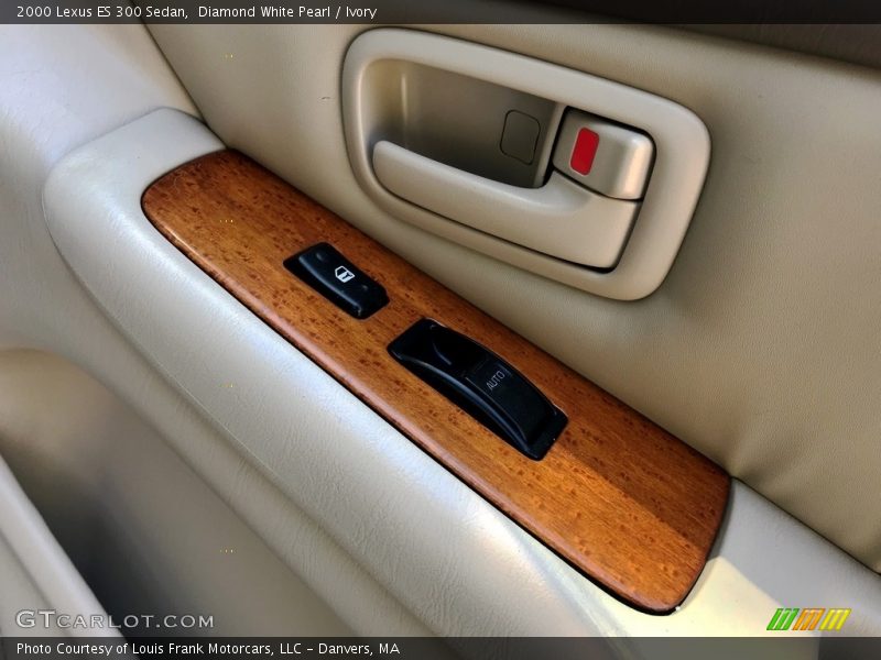 Diamond White Pearl / Ivory 2000 Lexus ES 300 Sedan