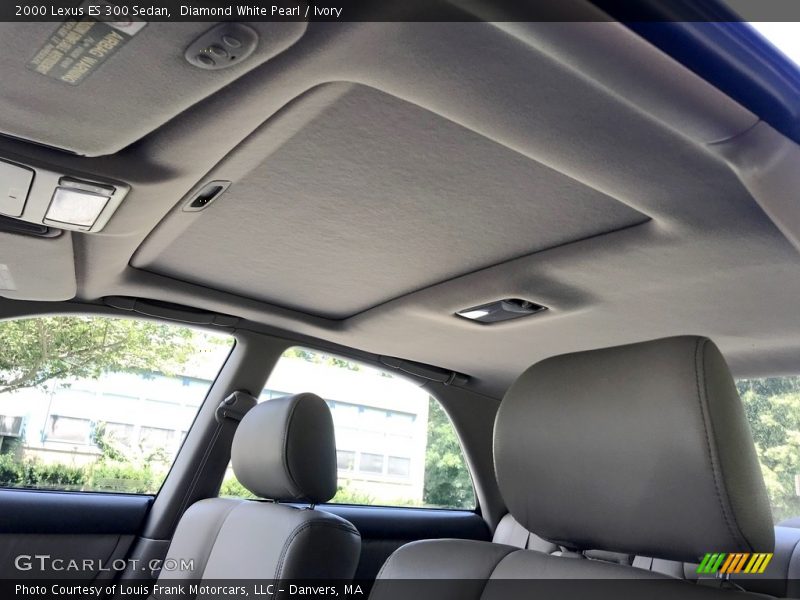 Diamond White Pearl / Ivory 2000 Lexus ES 300 Sedan