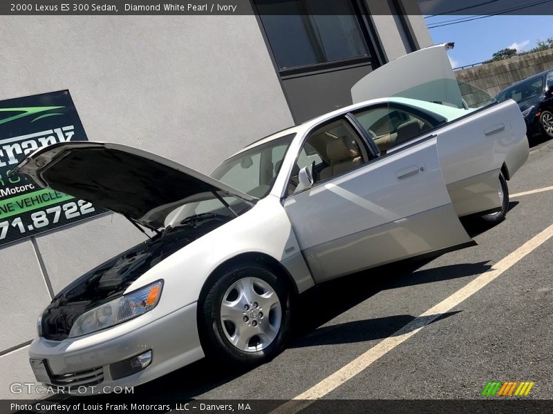 Diamond White Pearl / Ivory 2000 Lexus ES 300 Sedan