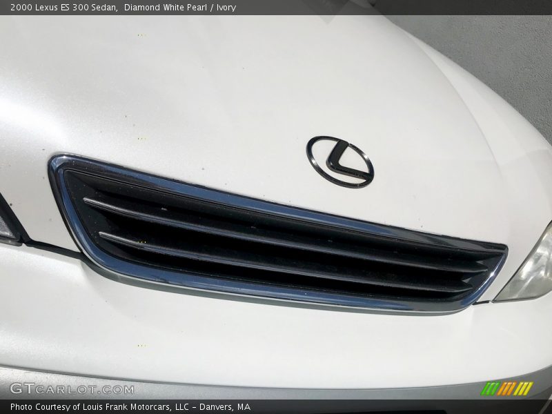 Diamond White Pearl / Ivory 2000 Lexus ES 300 Sedan