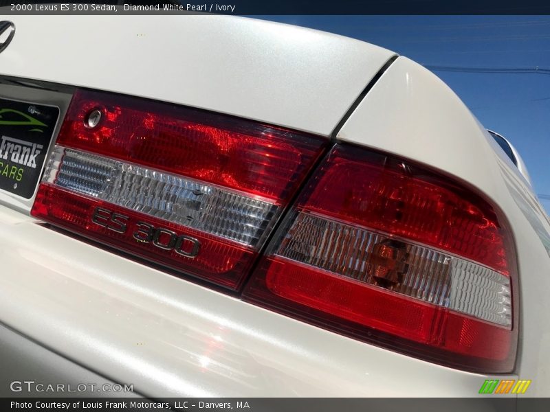 Diamond White Pearl / Ivory 2000 Lexus ES 300 Sedan