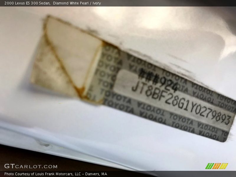 Diamond White Pearl / Ivory 2000 Lexus ES 300 Sedan