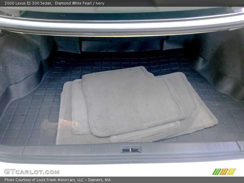 Diamond White Pearl / Ivory 2000 Lexus ES 300 Sedan