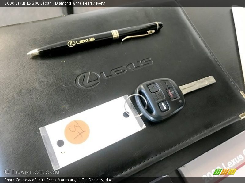 Diamond White Pearl / Ivory 2000 Lexus ES 300 Sedan