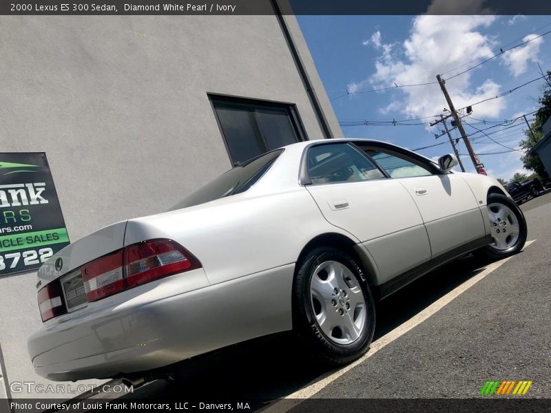Diamond White Pearl / Ivory 2000 Lexus ES 300 Sedan