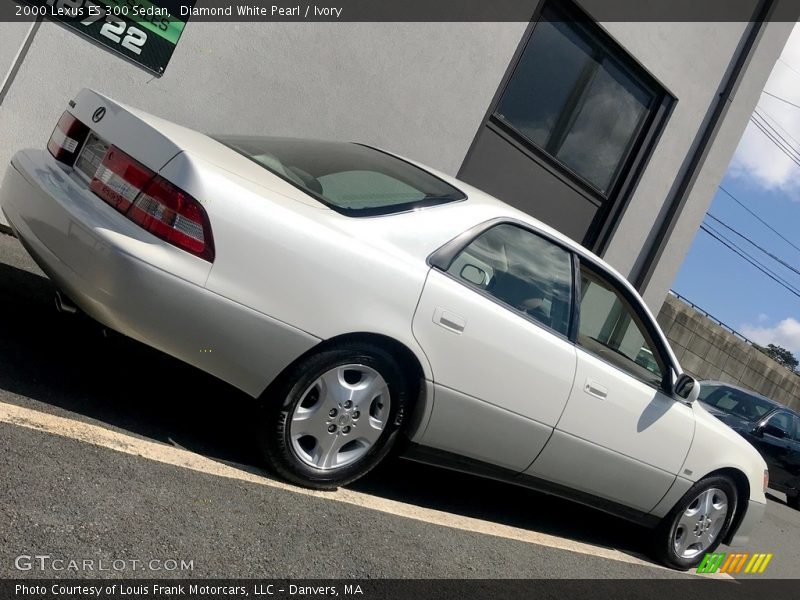 Diamond White Pearl / Ivory 2000 Lexus ES 300 Sedan
