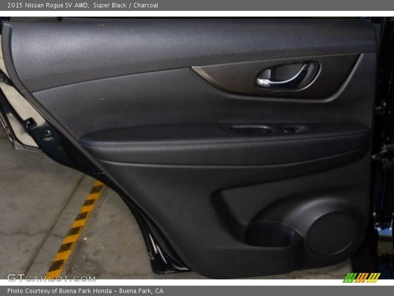 Super Black / Charcoal 2015 Nissan Rogue SV AWD