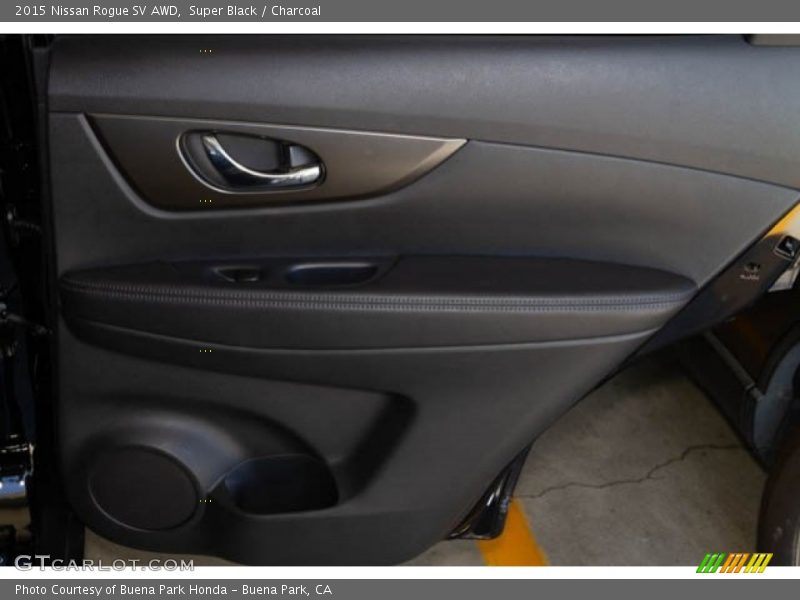 Super Black / Charcoal 2015 Nissan Rogue SV AWD