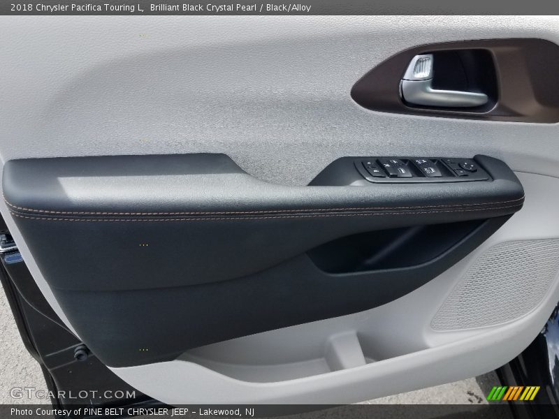 Brilliant Black Crystal Pearl / Black/Alloy 2018 Chrysler Pacifica Touring L