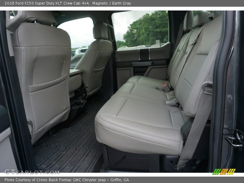 Magnetic / Earth Gray 2018 Ford F250 Super Duty XLT Crew Cab 4x4