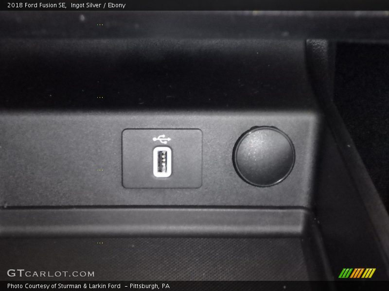 Ingot Silver / Ebony 2018 Ford Fusion SE
