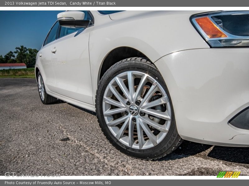 Candy White / Titan Black 2013 Volkswagen Jetta TDI Sedan