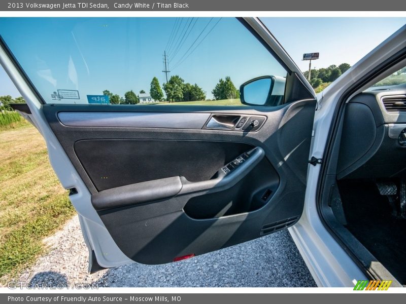 Candy White / Titan Black 2013 Volkswagen Jetta TDI Sedan