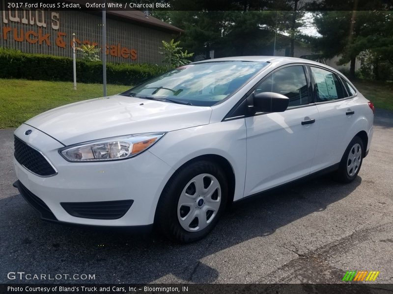 Oxford White / Charcoal Black 2017 Ford Focus S Sedan