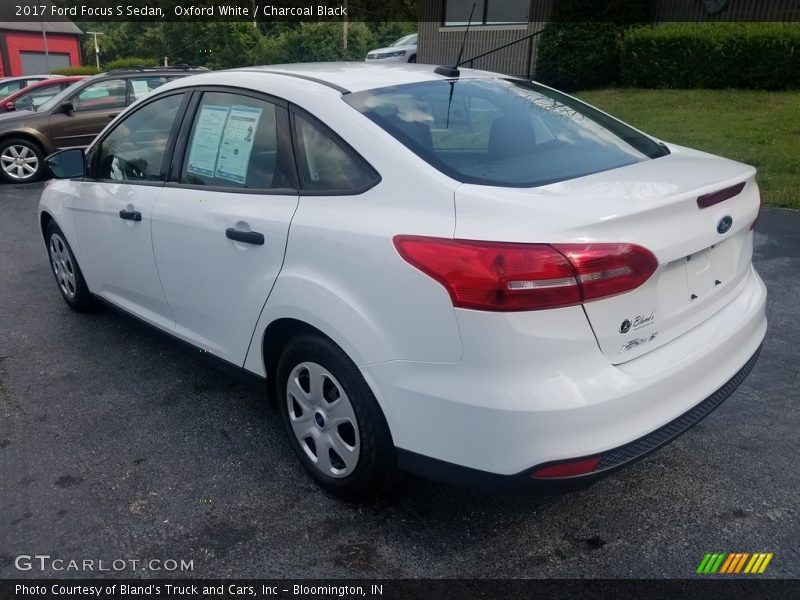 Oxford White / Charcoal Black 2017 Ford Focus S Sedan