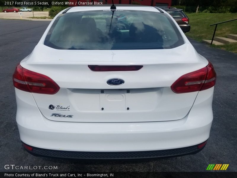Oxford White / Charcoal Black 2017 Ford Focus S Sedan