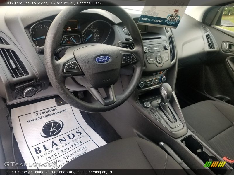 Oxford White / Charcoal Black 2017 Ford Focus S Sedan