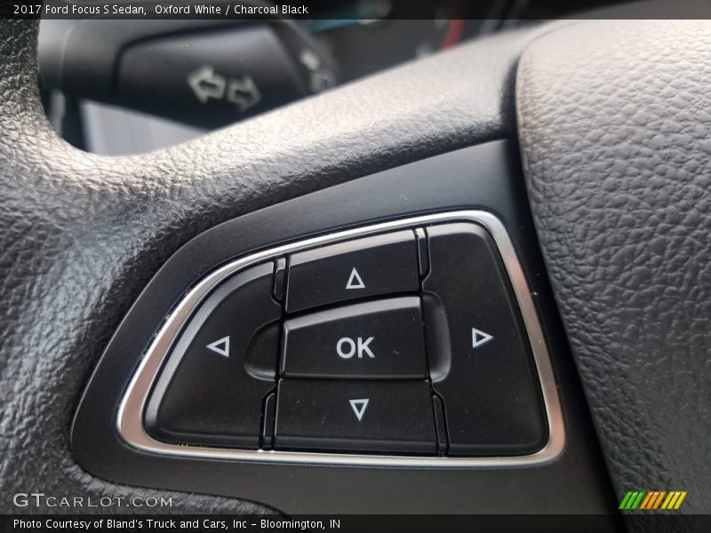 Oxford White / Charcoal Black 2017 Ford Focus S Sedan