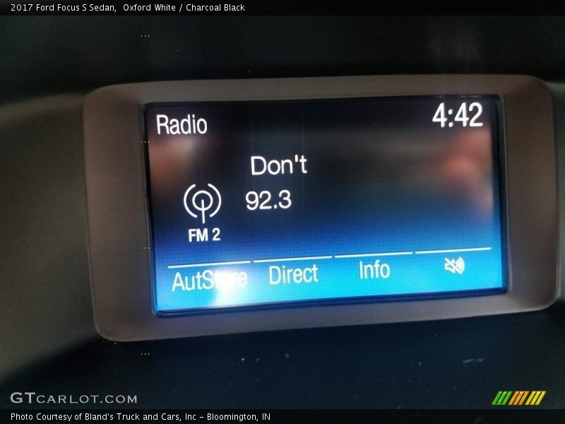 Oxford White / Charcoal Black 2017 Ford Focus S Sedan