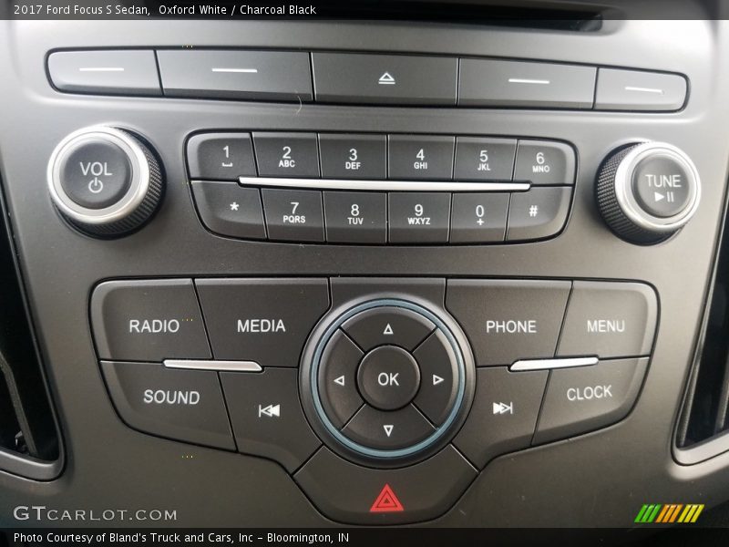 Oxford White / Charcoal Black 2017 Ford Focus S Sedan