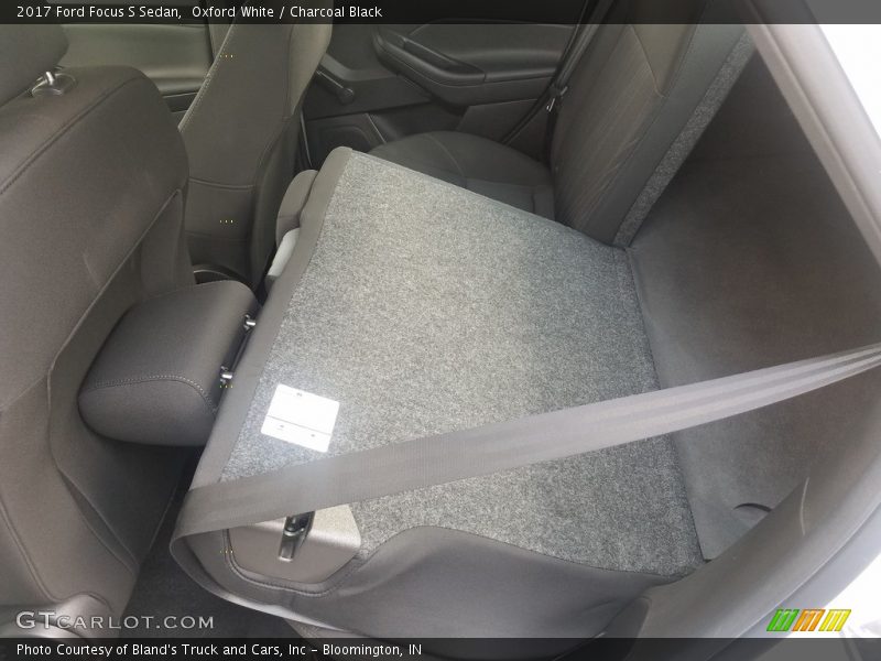 Oxford White / Charcoal Black 2017 Ford Focus S Sedan