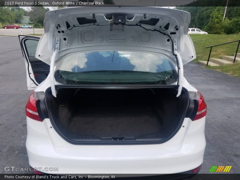Oxford White / Charcoal Black 2017 Ford Focus S Sedan