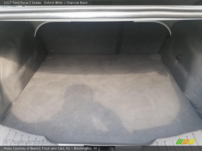 Oxford White / Charcoal Black 2017 Ford Focus S Sedan