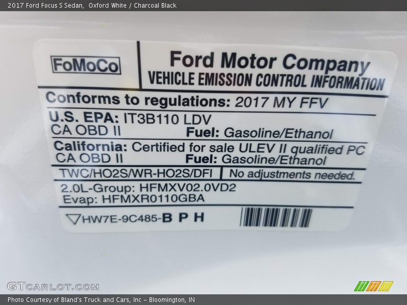 Oxford White / Charcoal Black 2017 Ford Focus S Sedan