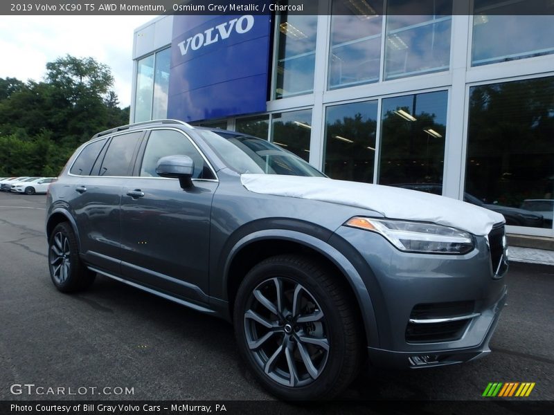 Front 3/4 View of 2019 XC90 T5 AWD Momentum