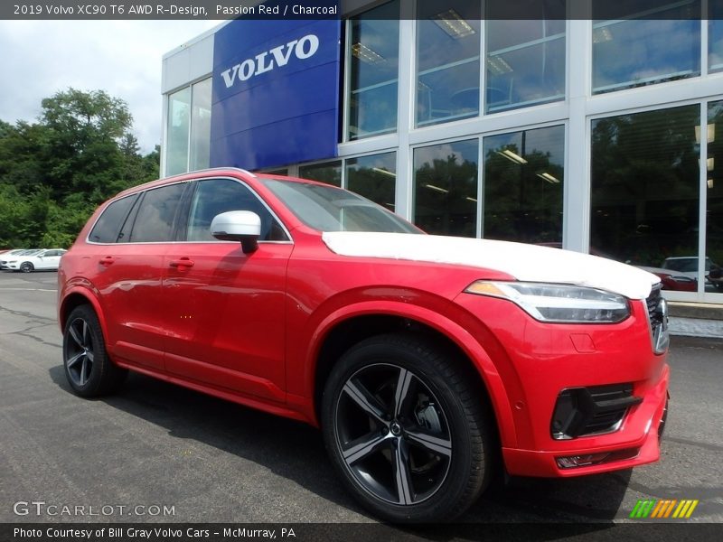 Front 3/4 View of 2019 XC90 T6 AWD R-Design