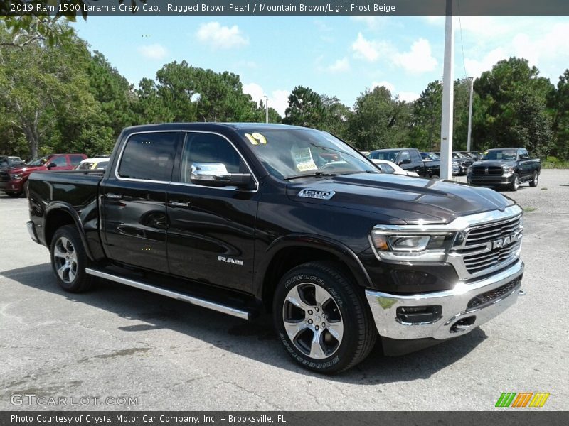 Rugged Brown Pearl / Mountain Brown/Light Frost Beige 2019 Ram 1500 Laramie Crew Cab