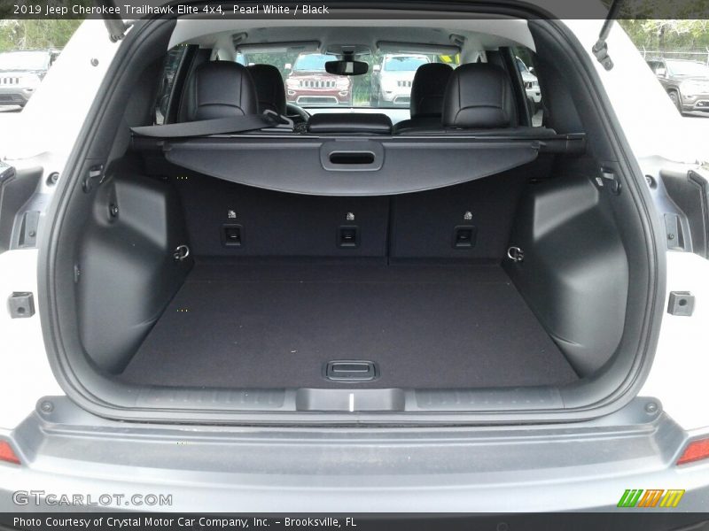  2019 Cherokee Trailhawk Elite 4x4 Trunk