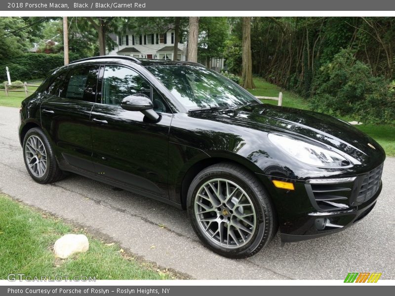 Black / Black/Garnet Red 2018 Porsche Macan