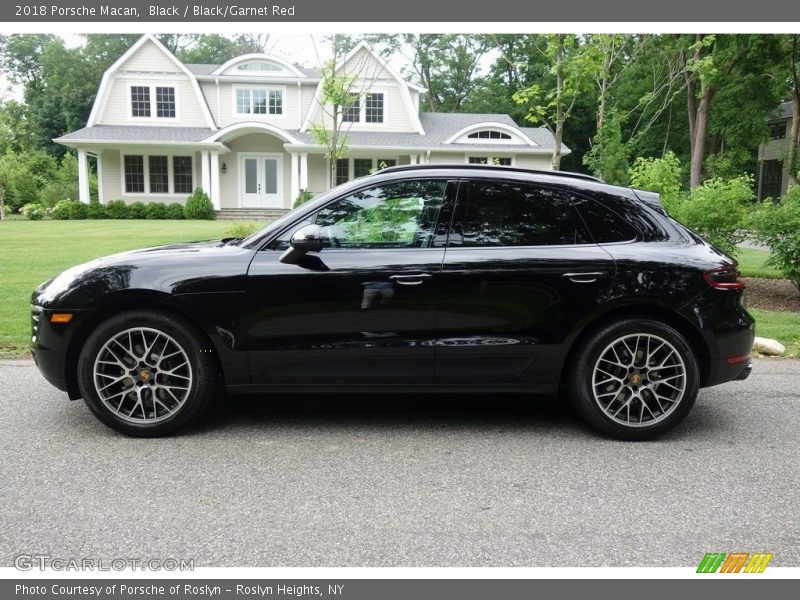 Black / Black/Garnet Red 2018 Porsche Macan