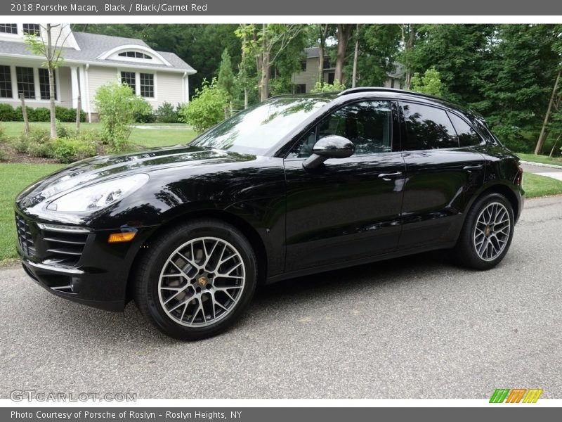 Black / Black/Garnet Red 2018 Porsche Macan