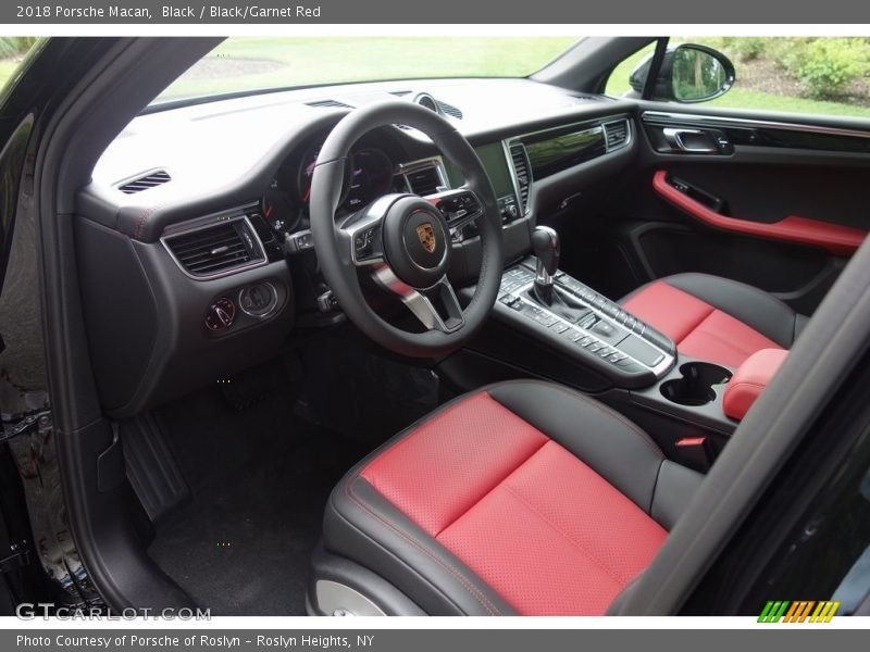 Black / Black/Garnet Red 2018 Porsche Macan