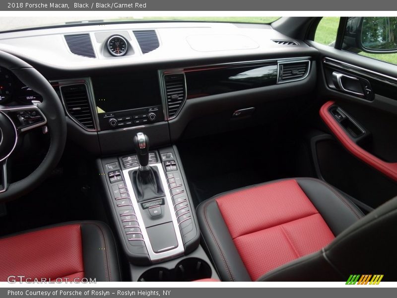 Black / Black/Garnet Red 2018 Porsche Macan