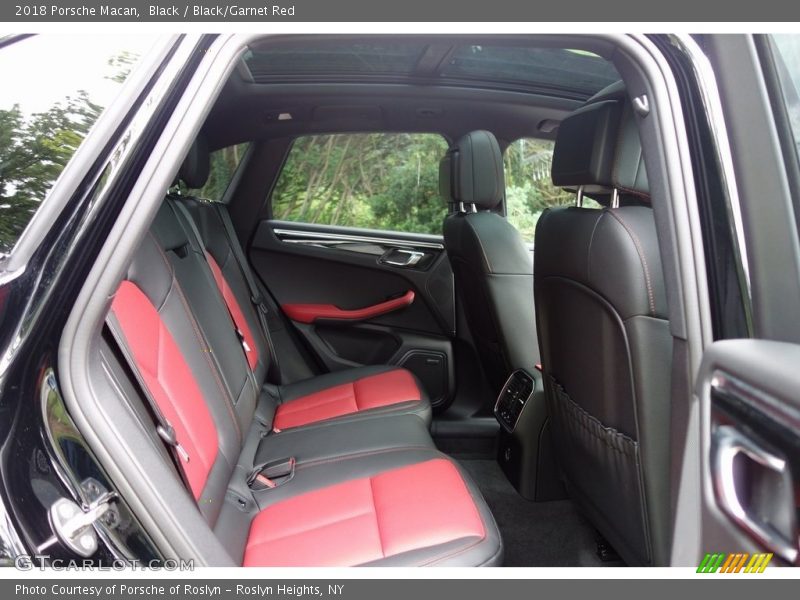 Black / Black/Garnet Red 2018 Porsche Macan