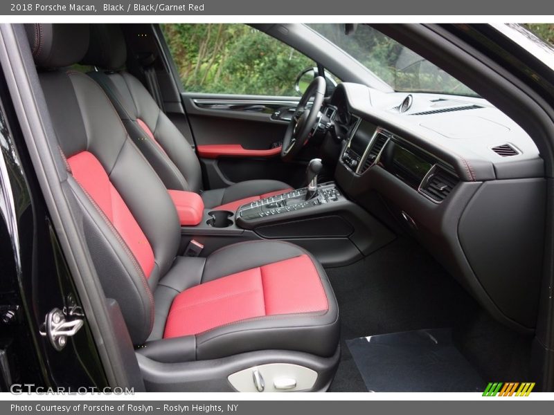 Black / Black/Garnet Red 2018 Porsche Macan