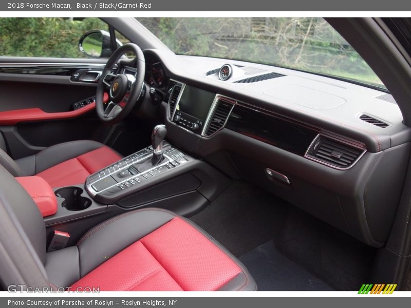 Black / Black/Garnet Red 2018 Porsche Macan