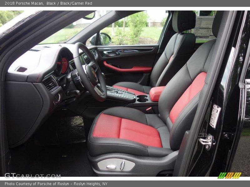 Black / Black/Garnet Red 2018 Porsche Macan